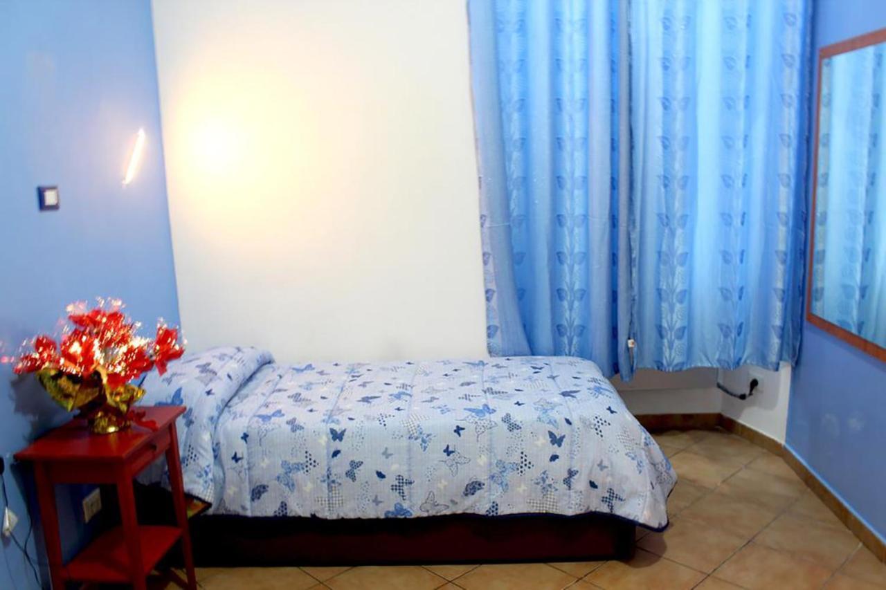 Hostal Legend R.g.