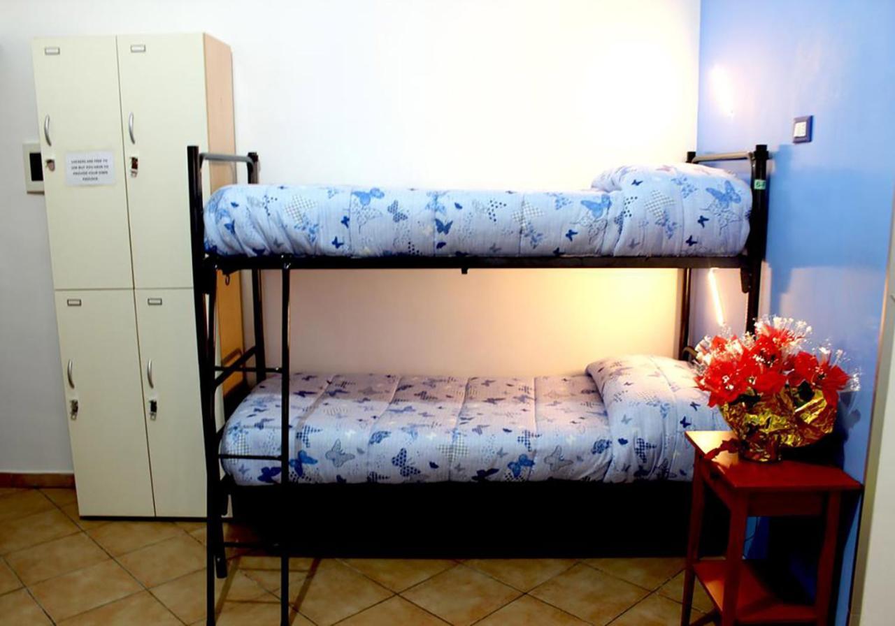 Legend R.g. Hostal Roma