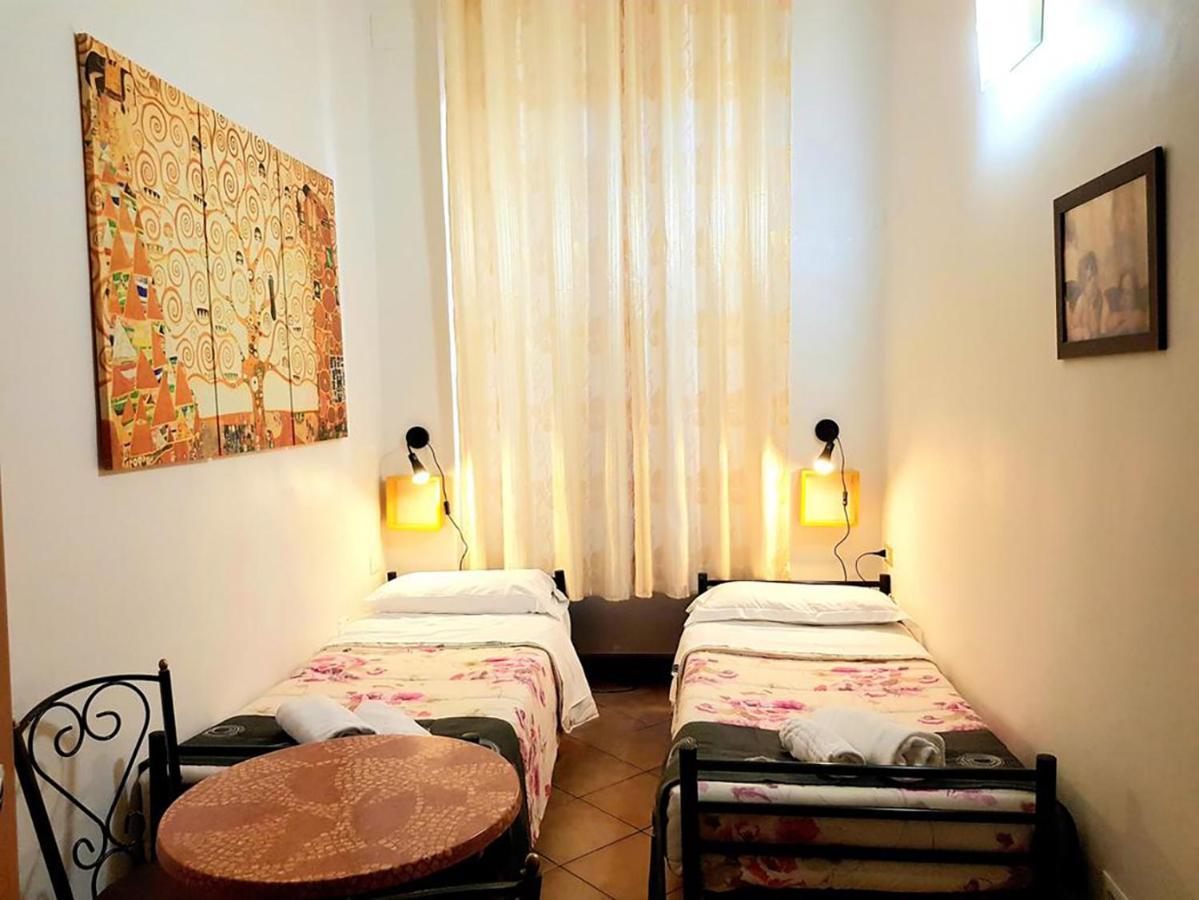 Hostal Legend R.g. *