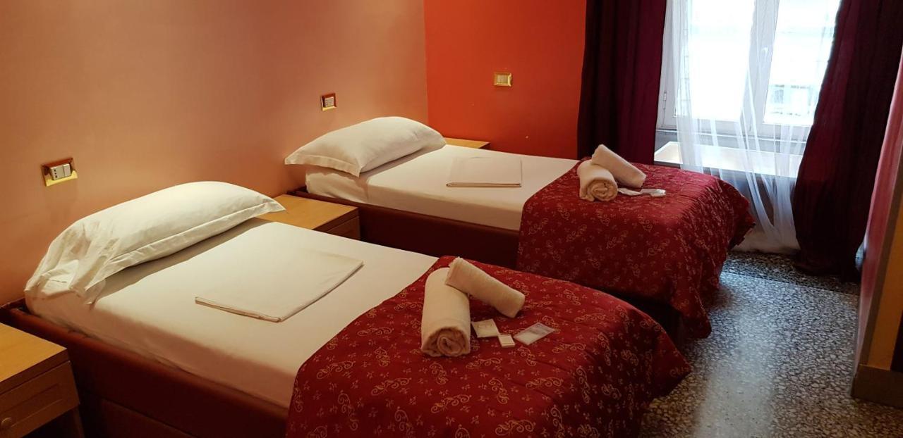 Legend R.g. Hostal Roma