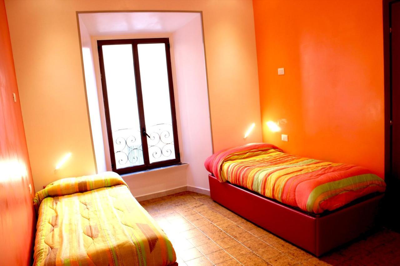 Hostal Legend R.g.