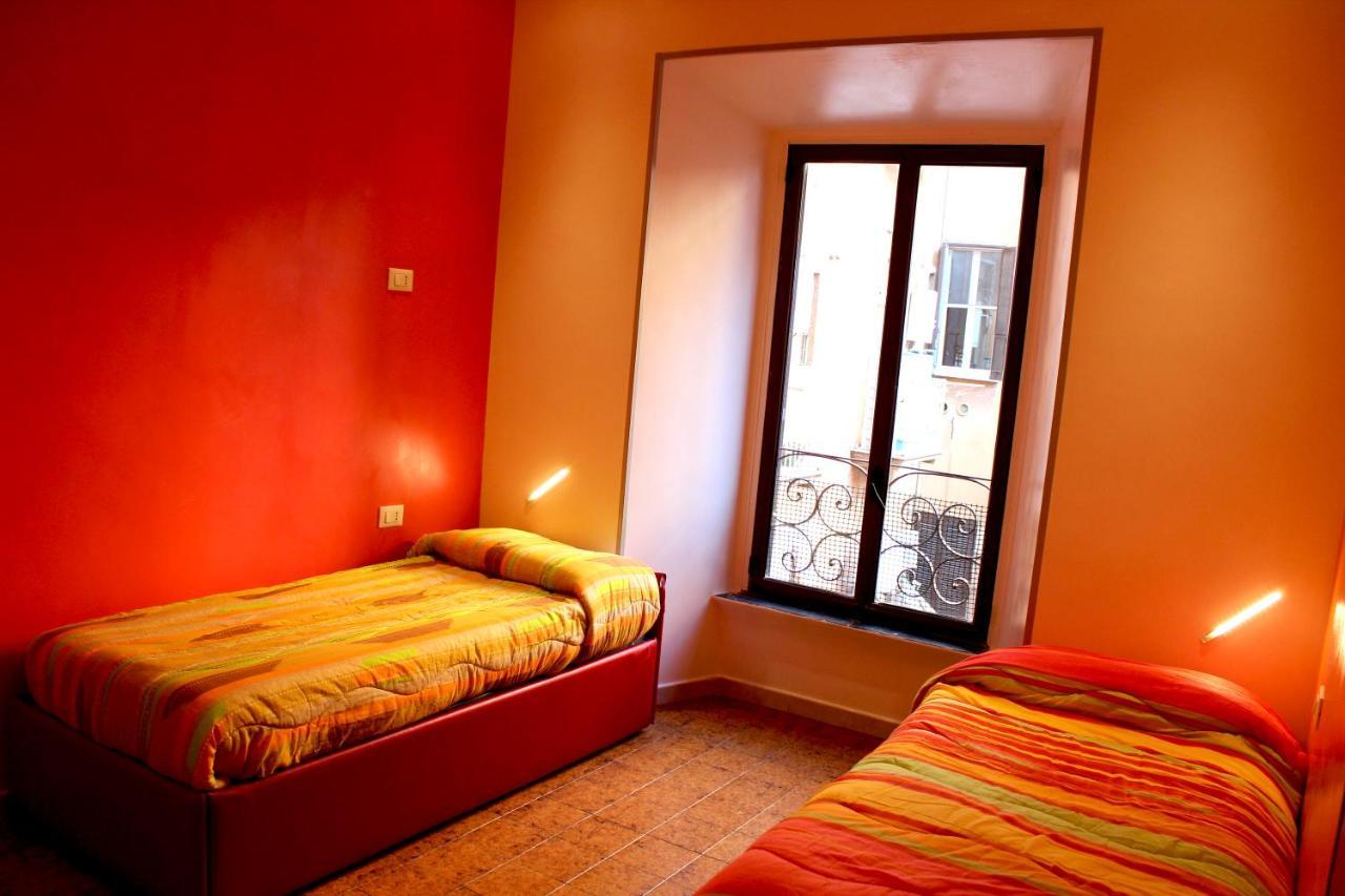 Legend R.g. Hostal *