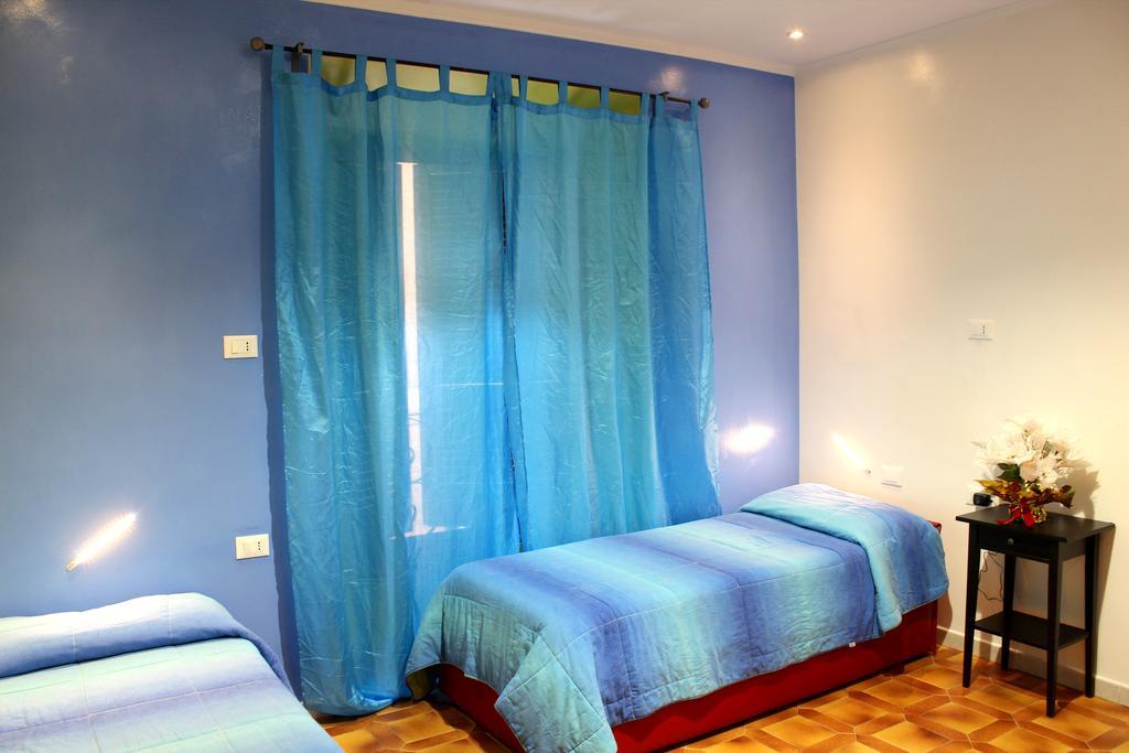 Legend R.g. Hostal