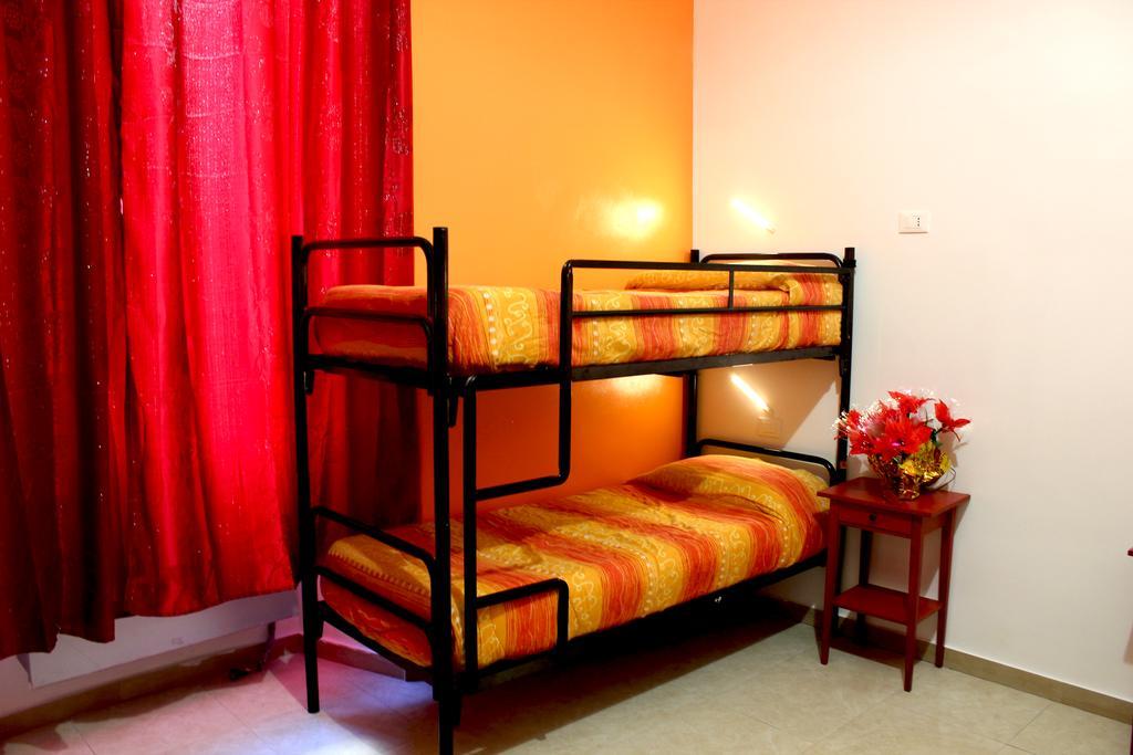 Legend R.g. Hostal