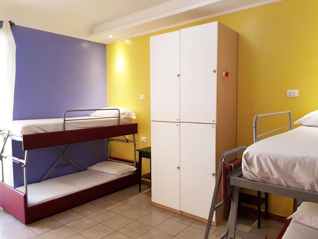 Hostal Legend R.g. Roma