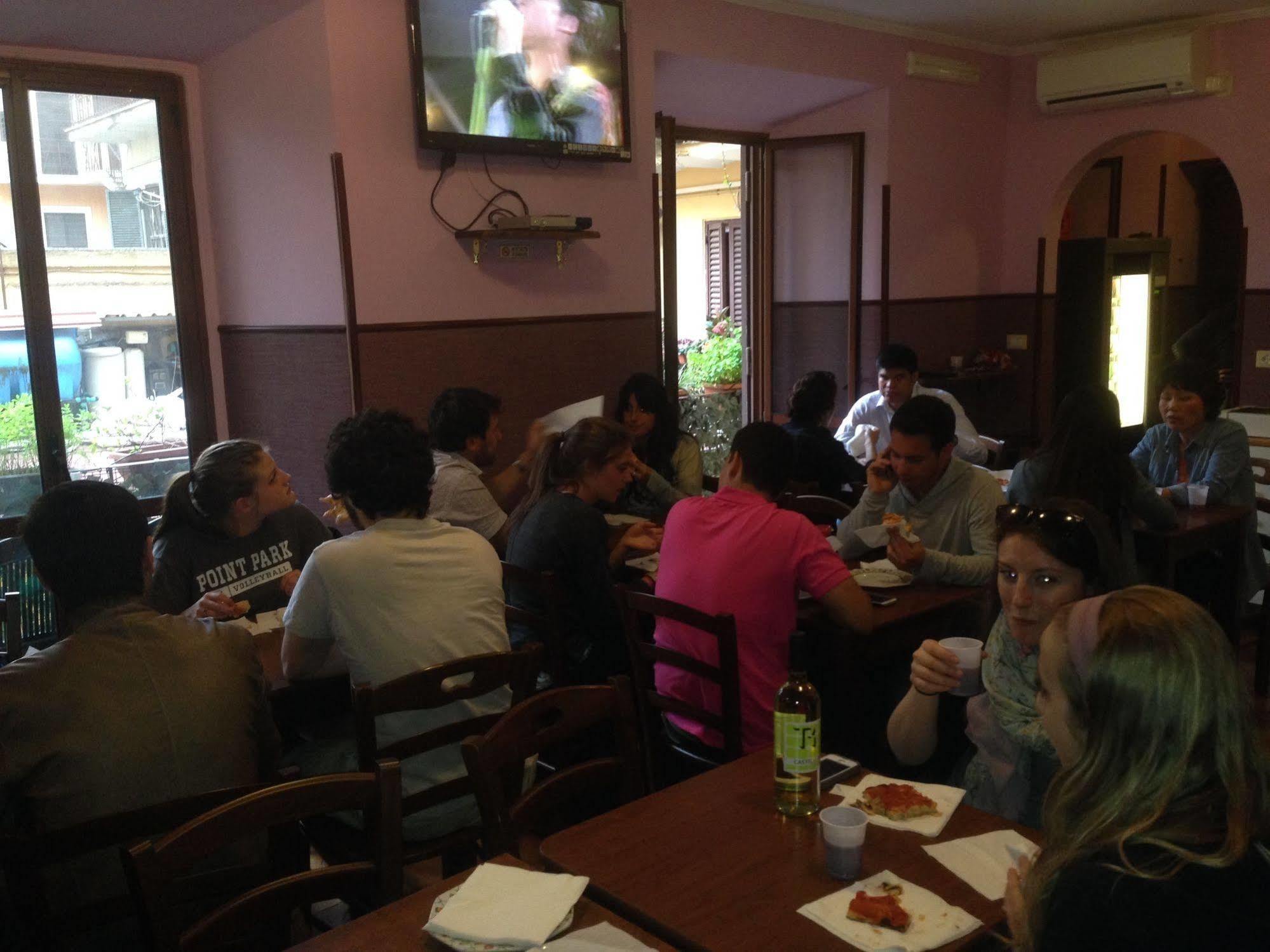 Legend R.g. Hostal *