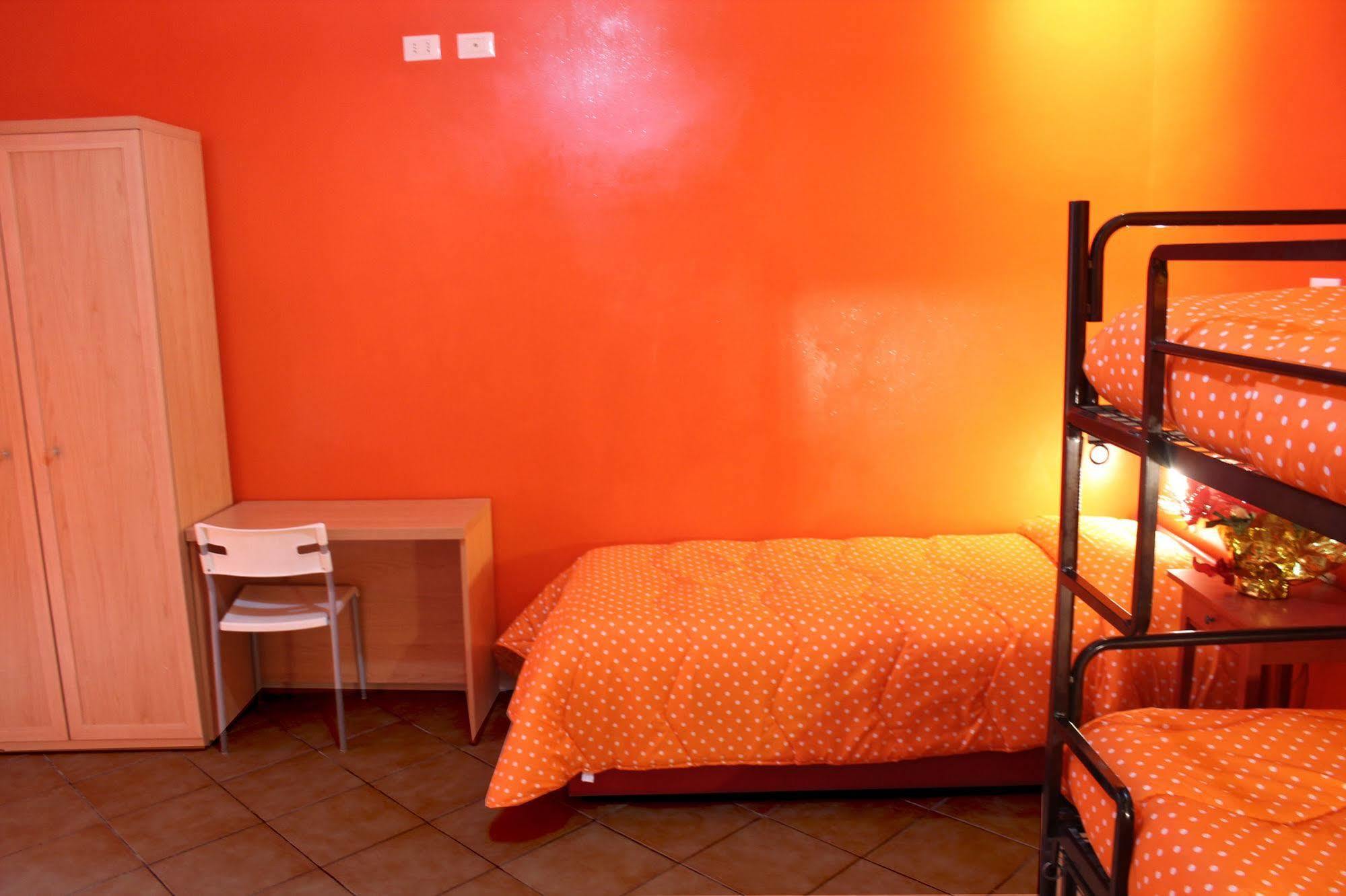 Legend R.g. Hostal Roma