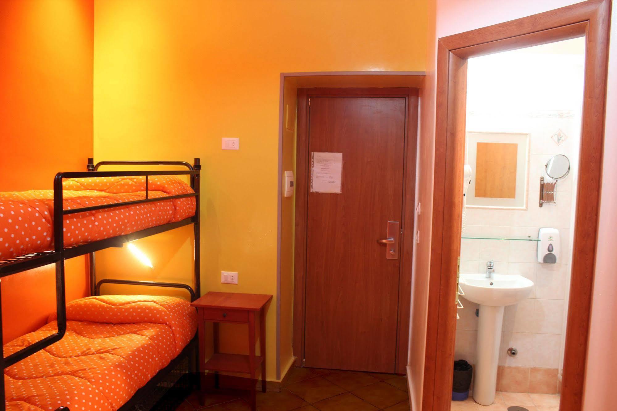 Hostal Legend R.g. Roma